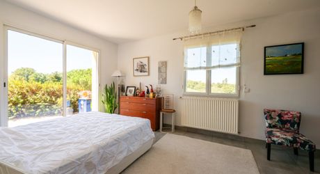 Secteur Gourdon - Ravissante et spacieuse Demeure Contemporaine avec pigeonnier sur 4807 m² arborés avec piscine et belle vue