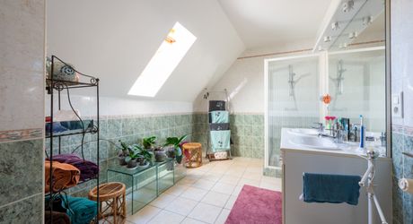 Secteur Gourdon - Ravissante et spacieuse Demeure Contemporaine avec pigeonnier sur 4807 m² arborés avec piscine et belle vue