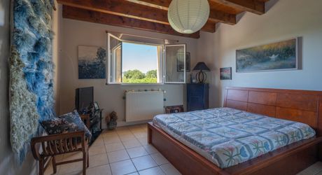 Secteur Gourdon - Ravissante et spacieuse Demeure Contemporaine avec pigeonnier sur 4807 m² arborés avec piscine et belle vue