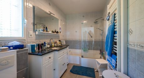 Secteur Gourdon - Ravissante et spacieuse Demeure Contemporaine avec pigeonnier sur 4807 m² arborés avec piscine et belle vue