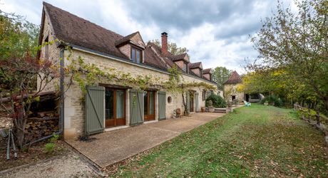 EXCLUSIVITE - Ensemble immobilier en situation privilégiée avec vue imprenable sur 5ha90 