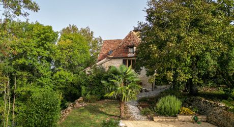 EXCLUSIVITE - secteur GOURDON - Maison en pierre atypique, four à pains, piscine sur 3455 m² boisés