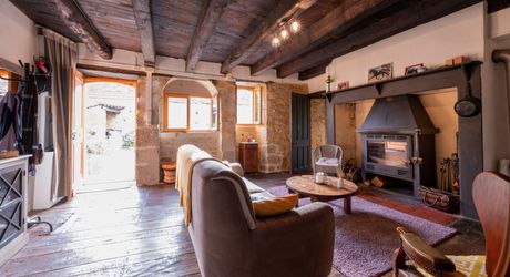 EXCLUSIVITE - Secteur GOURDON - Maison en pierre atypique, four à pains, piscine sur 3455 m² boisés