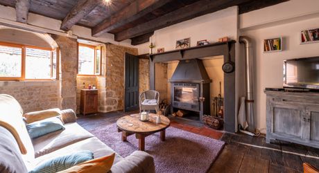 EXCLUSIVITE - Secteur GOURDON - Maison en pierre atypique, four à pains, piscine sur 3455 m² boisés