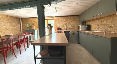 EXCLUSIVITE - Secteur GOURDON - Maison en pierre atypique, four à pains, piscine sur 3455 m² boisés