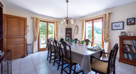 EXCLUSIVITE - SECTEUR GOURDON - Maison en situation isolée sur 4ha29 avec piscine chauffée