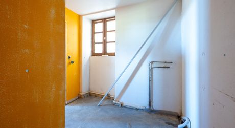 Gourdon - Bel appartement lumineux à rénover avec balcon et vue proche tous commerces