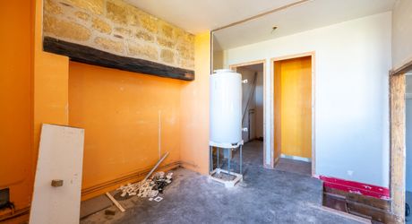 Gourdon - Bel appartement lumineux à rénover avec balcon et vue proche tous commerces