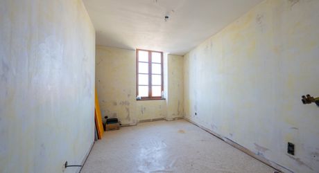 Gourdon - Bel appartement lumineux à rénover avec balcon et vue proche tous commerces