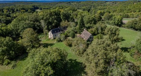 EXCLUSIVITE - Belle Propriété de caractère typique dans un environnement préservé sur 2ha avec points d'eau