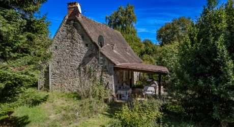 EXCLUSIVITE - Belle Propriété de caractère typique dans un environnement préservé sur 2ha avec points d'eau