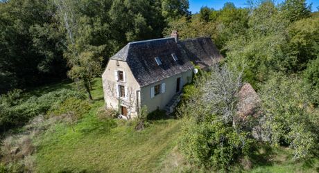 EXCLUSIVITE - Belle Propriété de caractère typique dans un environnement préservé sur 2ha avec points d'eau