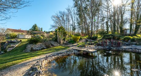 Secteur Gourdon - Ravissante maison et dépendances sur 4122 m2 paysagers avec piscine hors sol 