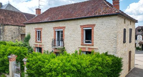 Secteur Cazals - Belle maison de village en pierre, grange, espace terrain 
