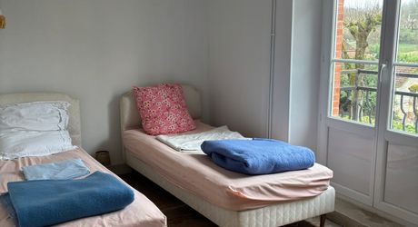 Secteur Cazals - Belle maison de village en pierre, grange, espace terrain 