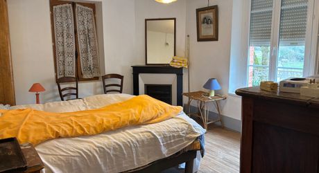 Secteur Cazals - Belle maison de village en pierre, grange, espace terrain 