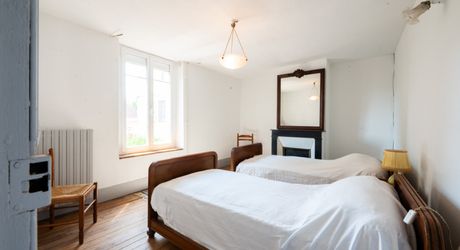 Secteur Cazals - Belle maison de village en pierre, grange, espace terrain 