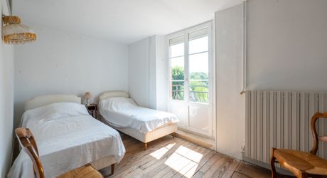 Secteur Cazals - Belle maison de village en pierre, grange, espace terrain 