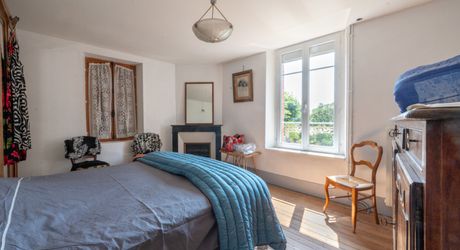 Secteur Cazals - Belle maison de village en pierre, grange, espace terrain 