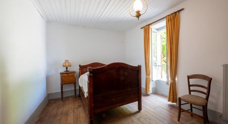 Secteur Cazals - Belle maison de village en pierre, grange, espace terrain 