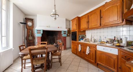 Secteur Cazals - Belle maison de village en pierre, grange, espace terrain 