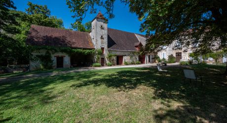 EXCLUSIVITE - Secteur Catus - Remarquable Propriété de caractère avec Ancien Moulin à eau et dépendances avec piscine