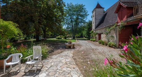 EXCLUSIVITE - Secteur Catus - Remarquable Propriété de caractère avec Ancien Moulin à eau et dépendances avec piscine