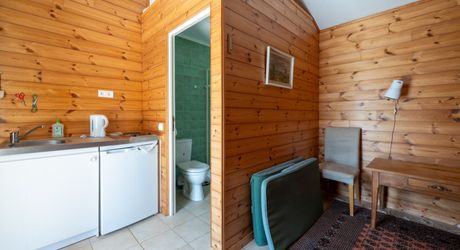 EXCLUSIVITE - Au calme lumineuse Maison de plain-pied avec dépendance et piscine sur 4749 m² arborés proche commerces