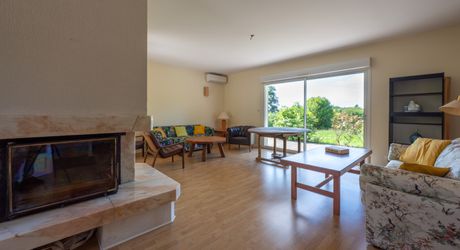 EXCLUSIVITE - Au calme lumineuse Maison de plain-pied avec dépendance et piscine sur 4749 m² arborés proche commerces