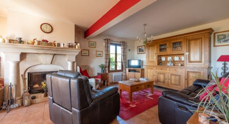 EXCLUSIVITE - Secteur GOURDON - Agréable et spacieuse Maison en pierre sur 2407 m² avec vue imprenable