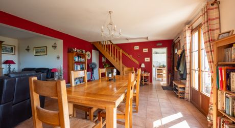 EXCLUSIVITE - Secteur GOURDON - Agréable et spacieuse Maison en pierre sur 2407 m² avec vue imprenable