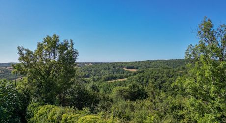 EXCLUSIVITE - Secteur GOURDON - Agréable et spacieuse Maison en pierre sur 2407 m² avec vue imprenable