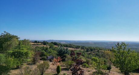 EXCLUSIVITE - Secteur GOURDON - Agréable et spacieuse Maison en pierre sur 2407 m² avec vue imprenable