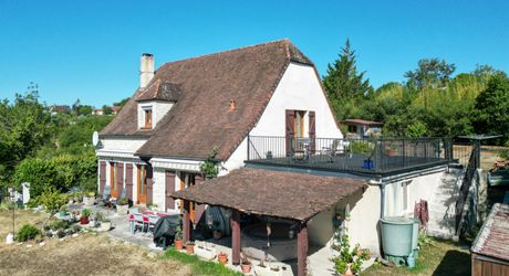 EXCLUSIVITE - Secteur GOURDON - Agréable et spacieuse Maison en pierre sur 2407 m² avec vue imprenable