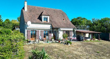 EXCLUSIVITE - Secteur GOURDON - Agréable et spacieuse Maison en pierre sur 2407 m² avec vue imprenable