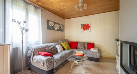 SECTEUR GOURDON - Lumineuse et fonctionnelle Maison de construction traditionnelle avec appartement et double garage indépendants sur 3335 m² arborés