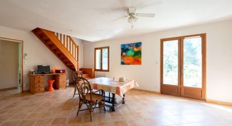 SECTEUR GOURDON - Au calme, agréable et lumineuse Maison contemporaine sur 4220 m² arborés 