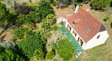 SECTEUR GOURDON - Au calme, agréable et lumineuse Maison contemporaine sur 4220 m² arborés 