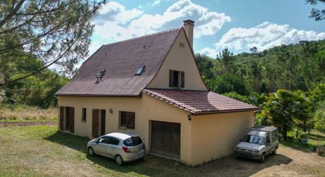 SECTEUR GOURDON - Au calme, agréable et lumineuse Maison contemporaine sur 4220 m² arborés 