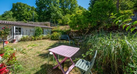 SECTEUR COEUR DE CAUSSE - Agréable Maison de village et dépendances avec bel espace jardin, garage