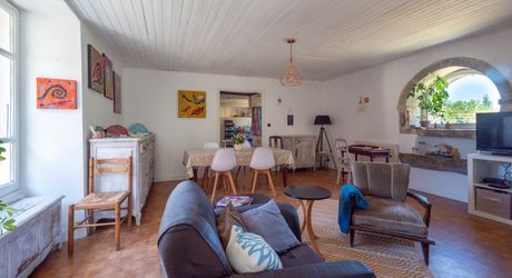 SECTEUR COEUR DE CAUSSE - Agréable Maison de village et dépendances avec bel espace jardin, garage