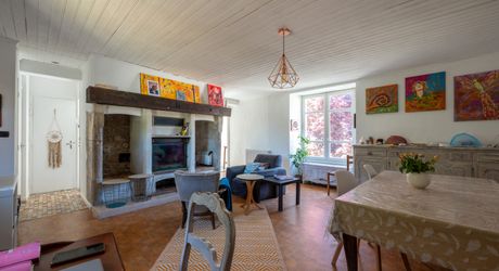 SECTEUR COEUR DE CAUSSE - Agréable Maison de village et dépendances avec bel espace jardin, garage