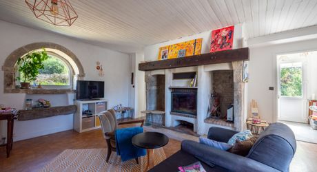 SECTEUR COEUR DE CAUSSE - Agréable Maison de village et dépendances avec bel espace jardin, garage