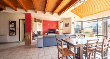EXCLUSIVITE - Secteur Gourdon - Agréable et fonctionnelle Maison Contemporaine sur 2070 m² arborés proche commerces