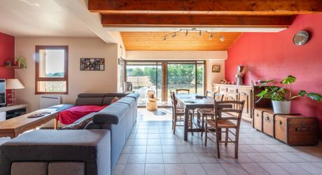 EXCLUSIVITE - Secteur Gourdon - Agréable et fonctionnelle Maison Contemporaine sur 2070 m² arborés proche commerces