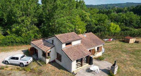 EXCLUSIVITE - Secteur Gourdon - Agréable et fonctionnelle Maison Contemporaine sur 2070 m² arborés proche commerces