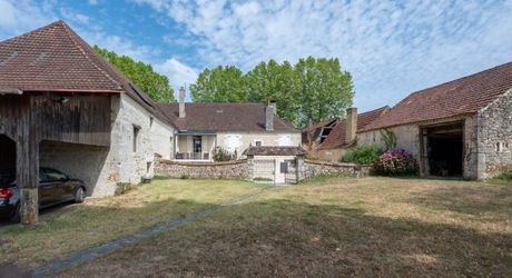 Secteur Gourdon - Bel ensemble immobilier en pierre sur 4ha2 avec piscine proche commerces