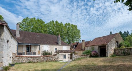 Secteur Gourdon - Bel ensemble immobilier en pierre sur 4ha2 avec piscine proche commerces