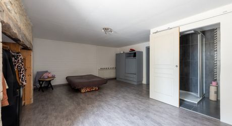 Secteur Gourdon - Bel ensemble immobilier en pierre sur 4ha2 avec piscine proche commerces