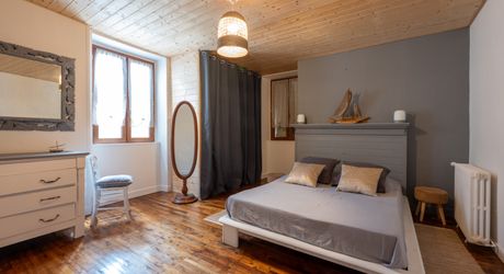 Secteur Gourdon - Bel ensemble immobilier en pierre sur 4ha2 avec piscine proche commerces